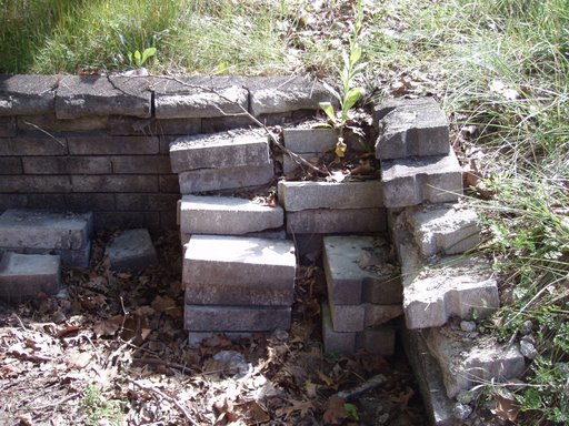 A new retaining wall will be built.JPG - 75390 Bytes